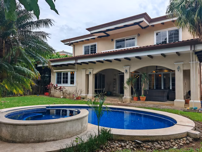 CASA EN VENTA EN VELLE DEL SOL CON 5 HABITACIONES, LINDORA