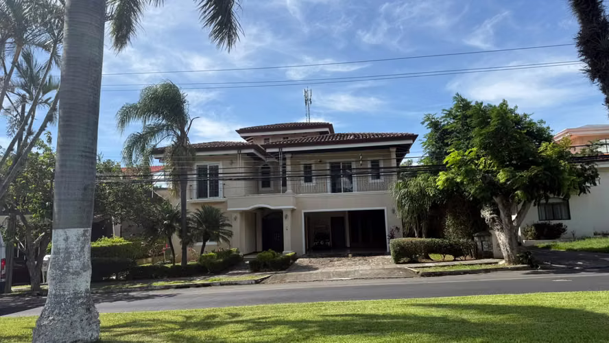 CASA EN VENTA EN VELLE DEL SOL CON 5 HABITACIONES, LINDORA