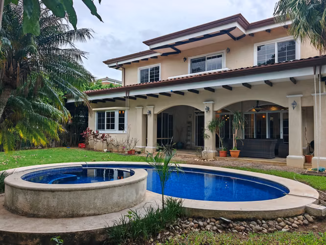 CASA EN VENTA EN VELLE DEL SOL CON 5 HABITACIONES, LINDORA