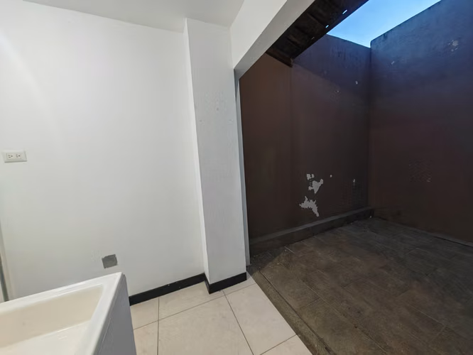 CASA ESQUINERA EN VENTA EN CIUDAD COLON. HACIENDA COLON