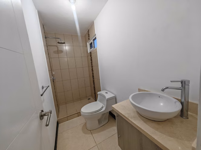 CASA ESQUINERA EN VENTA EN CIUDAD COLON. HACIENDA COLON