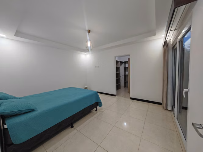 CASA ESQUINERA EN VENTA EN CIUDAD COLON. HACIENDA COLON