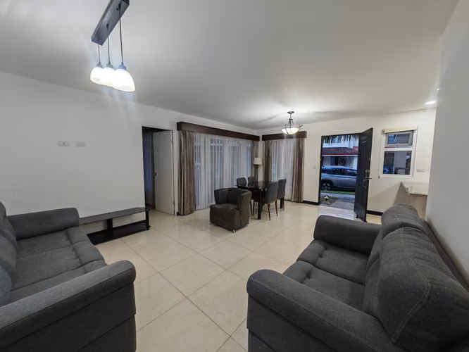 CASA ESQUINERA EN VENTA EN CIUDAD COLON. HACIENDA COLON