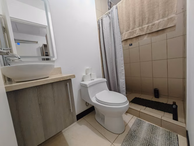 CASA ESQUINERA EN VENTA EN CIUDAD COLON. HACIENDA COLON