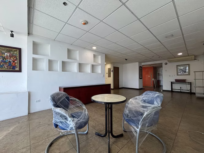 VENTA DE OFI DE 60 M², 3P/1B Y BODEGA EN TORRES PASEO COLÓN