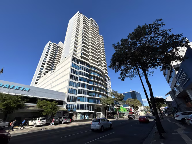 OFFICE FOR SALE – 60 M², 3 PARKING SPACES AND STORAGE UNIT AT TORRES PASEO COLÓN