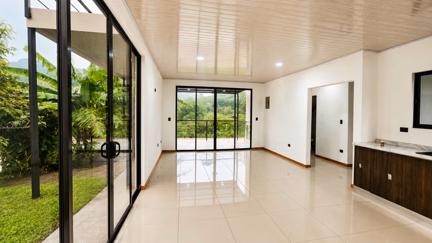 Se Vende Casa en San Gabriel de Aserrí con Vista a las Montañas-8