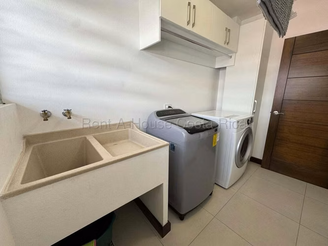 Alquiler de apartamento amueblado en San Rafael de Oreamuno - Imagen 10