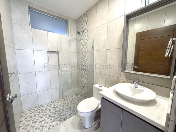 Alquiler de apartamento amueblado en San Rafael de Oreamuno - Imagen 6