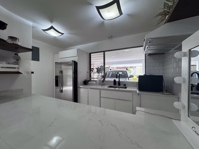 Venta de Hermosa Casa en Residencial Privado Ayarco Sur