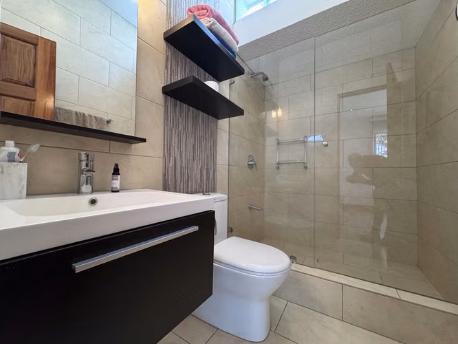 Venta de Hermosa Casa en Residencial Privado Ayarco Sur