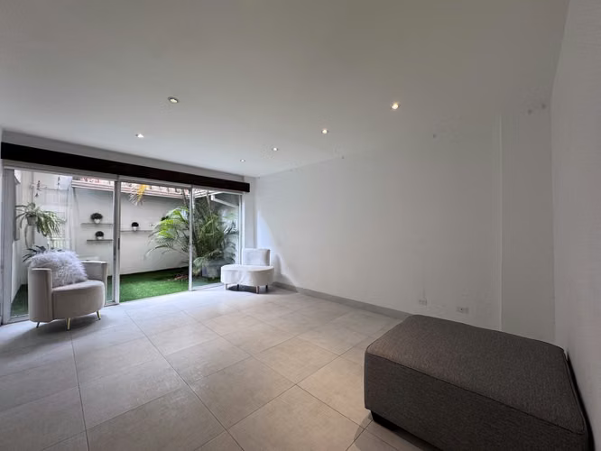 Venta de Hermosa Casa en Residencial Privado Ayarco Sur
