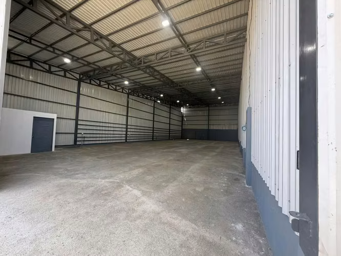 SE ALQUILA BODEGA PAVAS