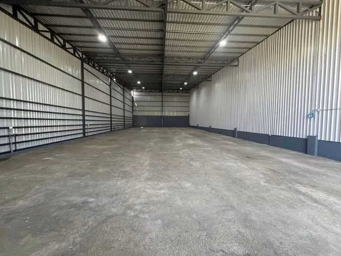 SE ALQUILA BODEGA PAVAS