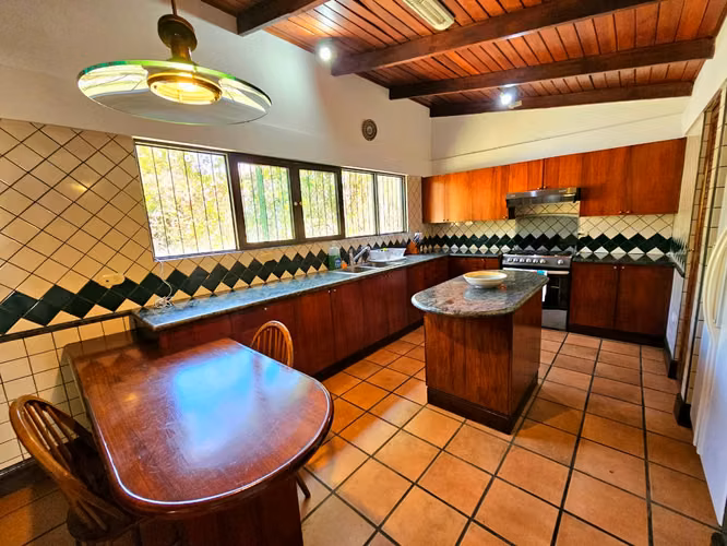 Venta de Casa - San Rafael de Escazu.