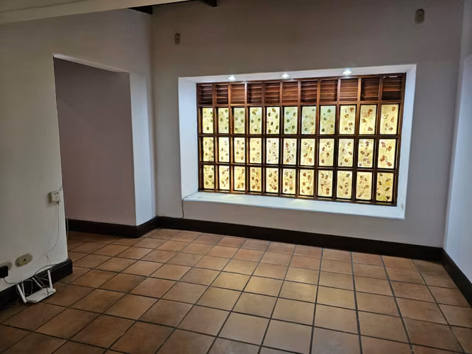 Venta de Casa - San Rafael de Escazu.
