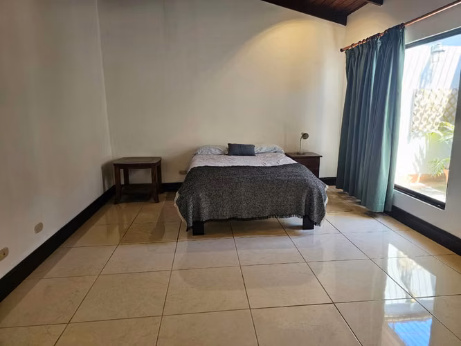 Venta de Casa - San Rafael de Escazu.