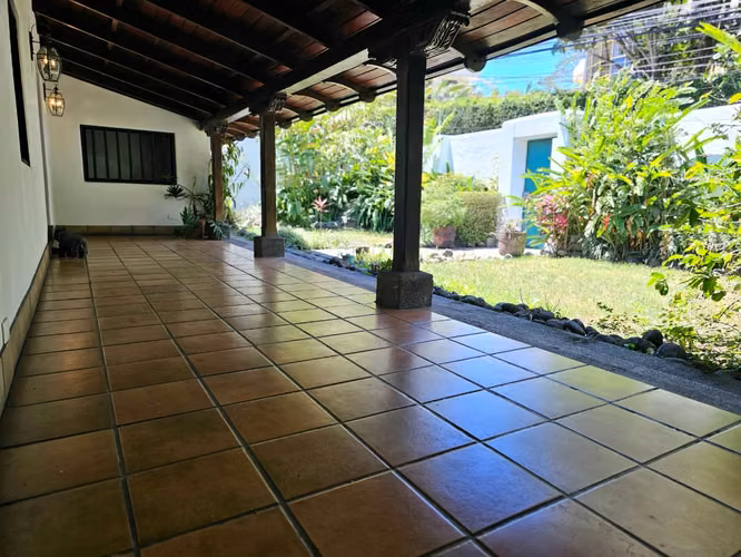 Venta de Casa - San Rafael de Escazu.