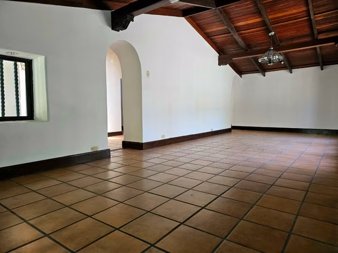 Venta de Casa - San Rafael de Escazu.