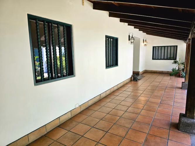 Venta de Casa - San Rafael de Escazu.