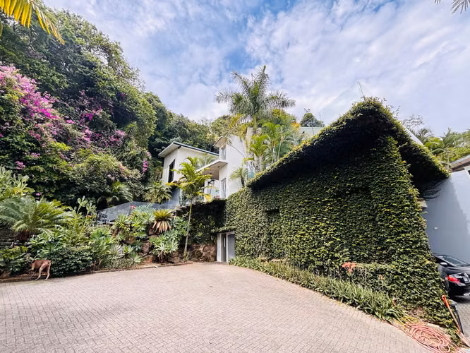 Luxury House for Rent - 124; Exclusive Villareal Condo, Santa Ana