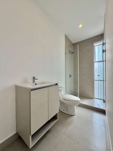 OPORTUNIDAD  Santa Ana Village 2 habs grandes 2 parqueos patio  línea blanca  $1450 - Imagen 11