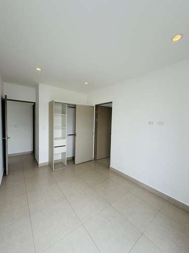 OPORTUNIDAD  Santa Ana Village 2 habs grandes 2 parqueos patio  línea blanca  $1450 - Imagen 10