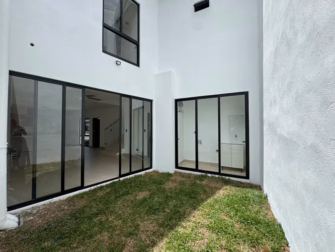 OPORTUNIDAD NAIA Guachipelin en alquiler para estrenar 3 habs esquinera patio hermosa  - Imagen 4