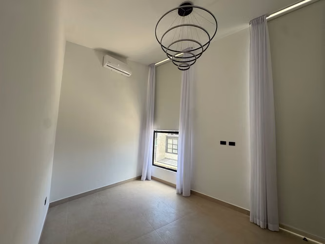 OPORTUNIDAD NAIA Guachipelin en alquiler para estrenar 3 habs esquinera patio hermosa  - Imagen 6