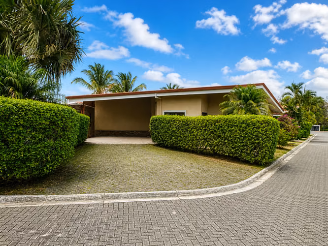 Venta o alquiler casa en Condominio El Roble, Piedades, Santa Ana