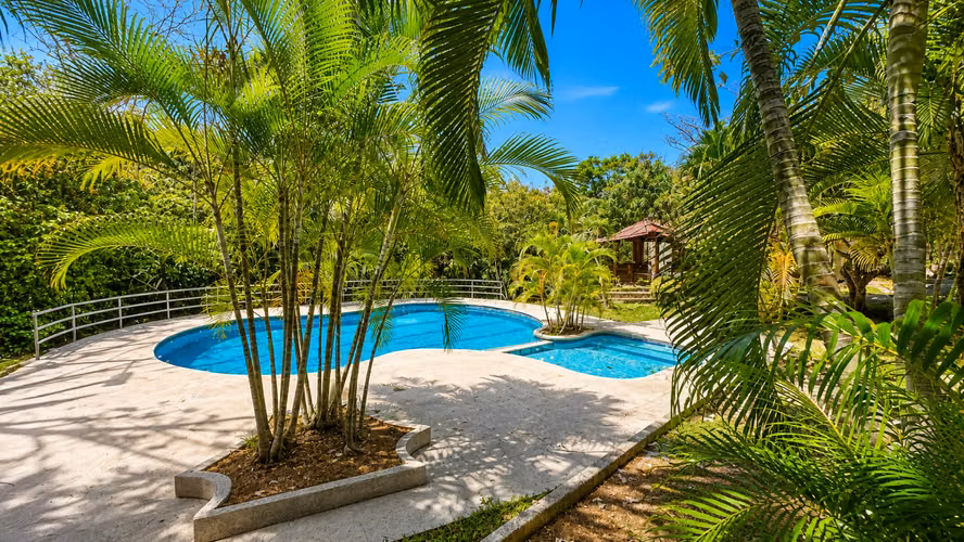 Venta o alquiler casa en Condominio El Roble, Piedades, Santa Ana