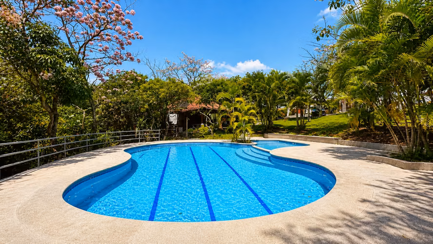 Venta o alquiler casa en Condominio El Roble, Piedades, Santa Ana