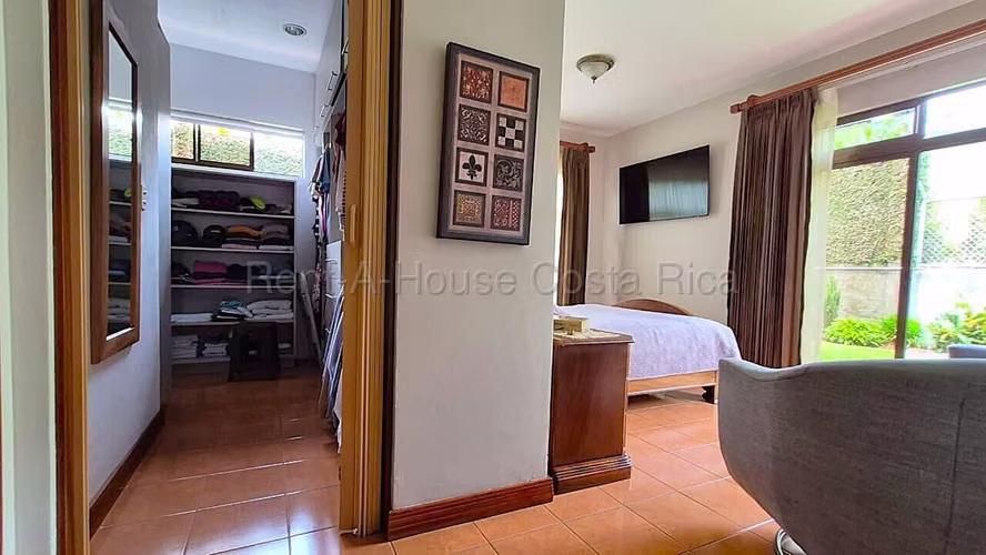 Hermosa Casa en Venta San Rafael de Coronado