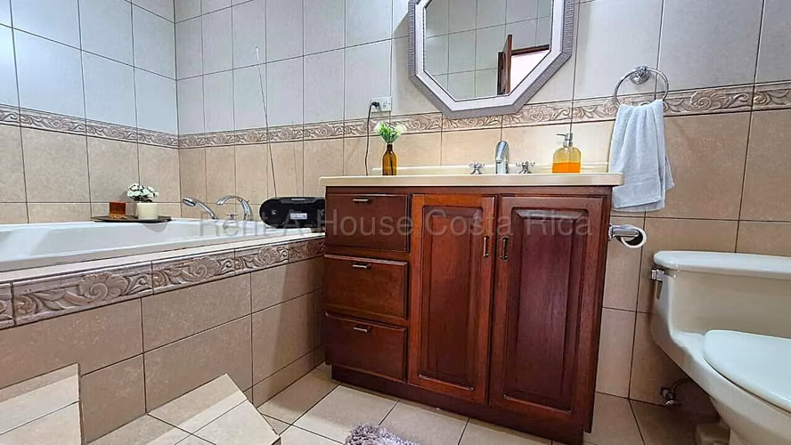 Hermosa Casa en Venta San Rafael de Coronado