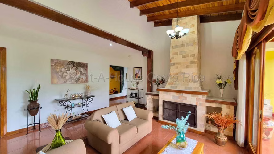 Hermosa Casa en Venta San Rafael de Coronado