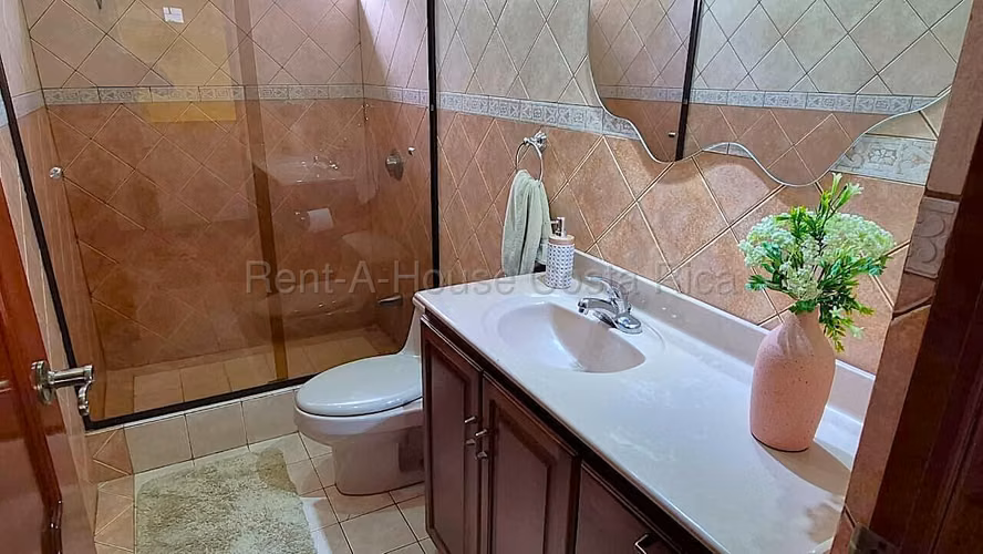 Hermosa Casa en Venta San Rafael de Coronado