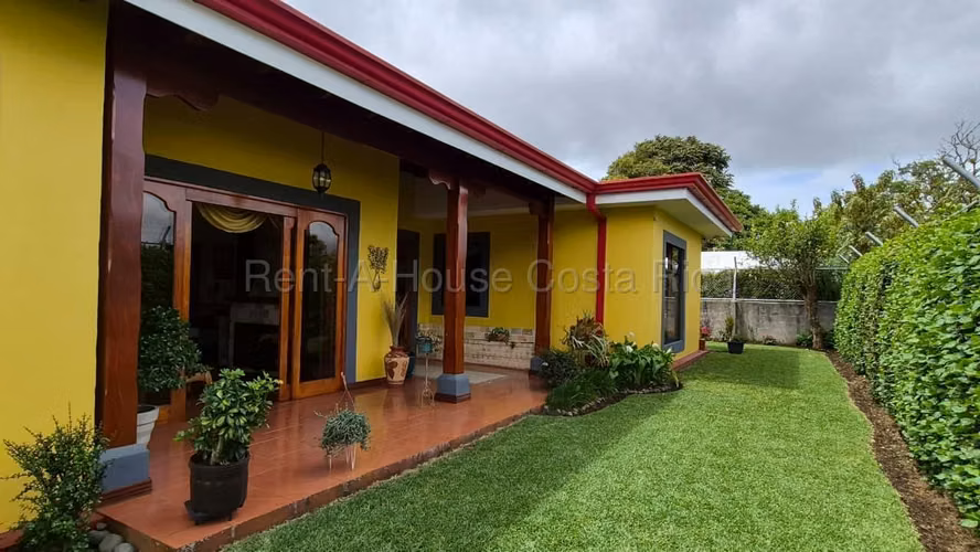 Hermosa Casa en Venta San Rafael de Coronado