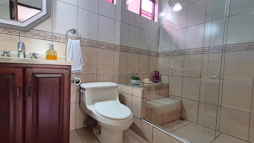 Hermosa Casa en Venta San Rafael de Coronado