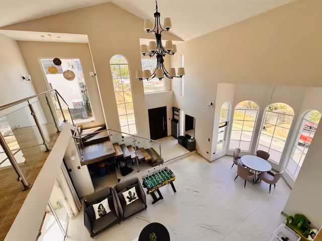 Casa moderna en condominio Tierras del Este