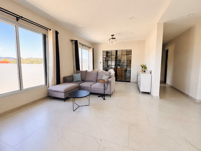 Casa moderna en condominio Tierras del Este