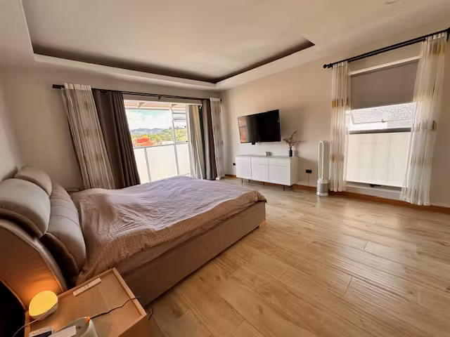 Casa moderna en condominio Tierras del Este