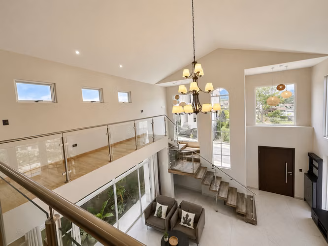 Casa moderna en condominio Tierras del Este
