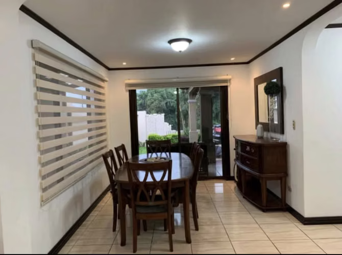 Alquiler de Amplia Casa en Condominio en La Ribera Colonial