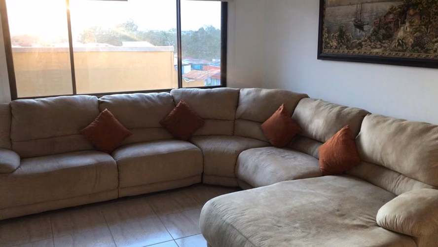 Alquiler de Amplia Casa en Condominio en La Ribera Colonial