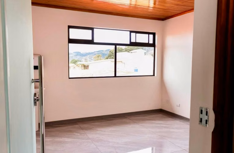 Venta de Propiedad para Centro Médico u Oficinas en Taras, Cartago