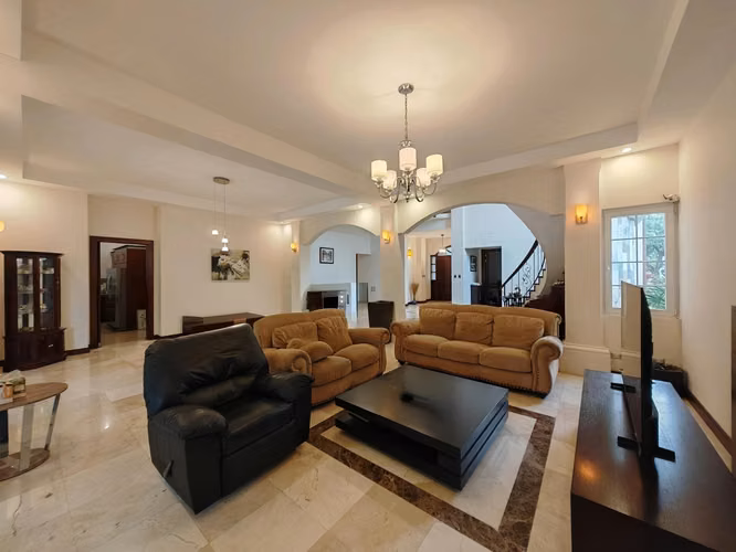 Exclusiva Casa de Lujo con Piscina Privada | Venta o Alquiler | Santa Ana