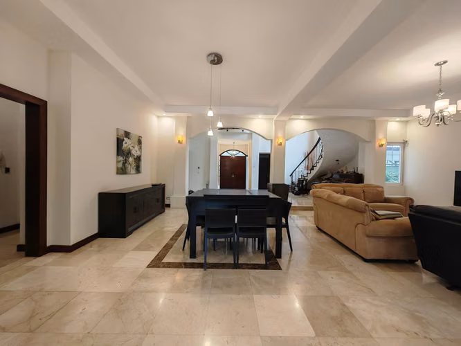Exclusiva Casa de Lujo con Piscina Privada | Venta o Alquiler | Santa Ana