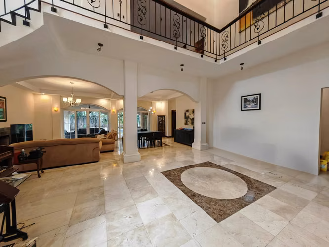 Exclusiva Casa de Lujo con Piscina Privada | Venta o Alquiler | Santa Ana