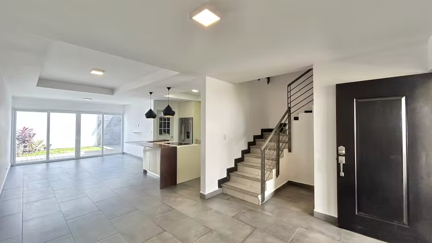 ¡Se Vende o se Alquila Casa en Condominio Río Palma, Guachipelín Norte!