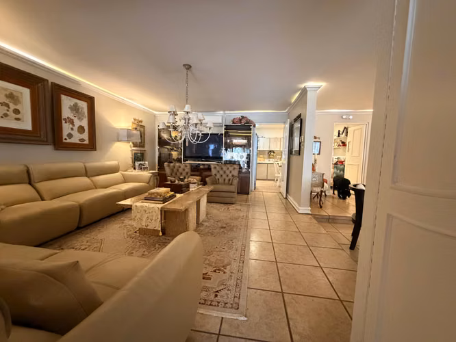EN VENTA -  AMPLIA CASA DE UNA PLANTA   – SAN RAFAEL  DE ESCAZU